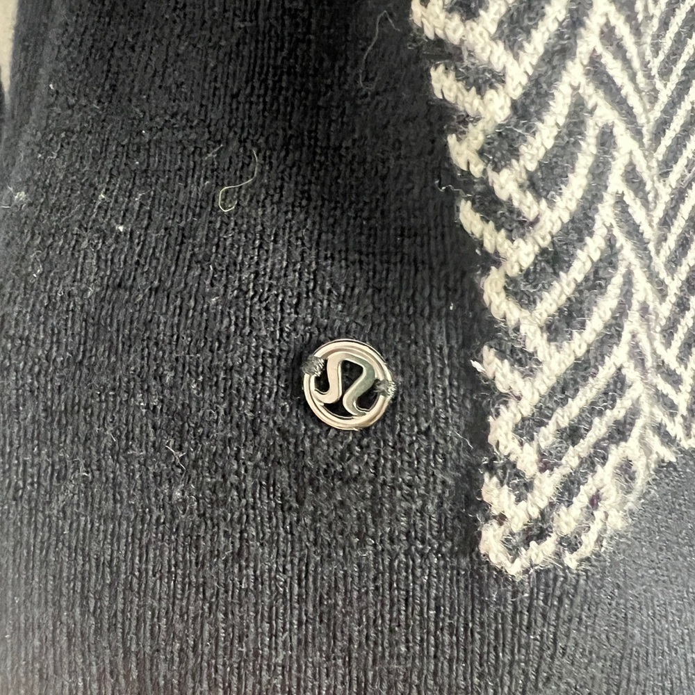 Lululemon Women's Small Black & White Merino Wool Yogi Crewneck Sweater - Picture 13 of 13